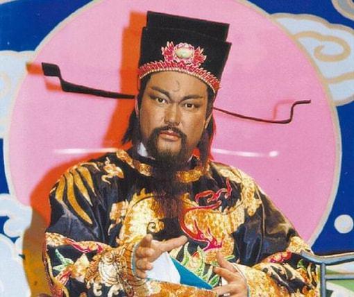 演包青天的金超群一夜成名娶小23岁娇妻如今怎样了