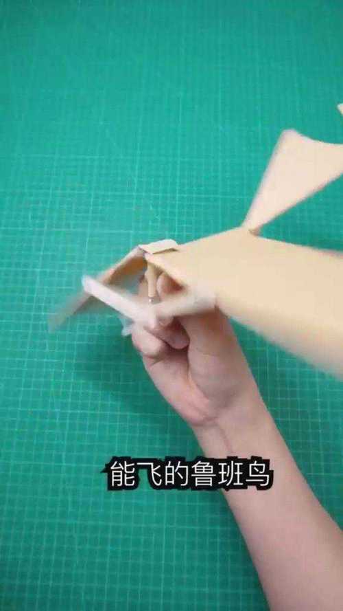 用纸做的鲁班鸟随便一扔就能在天空飞翔的手工鲁班鸟手工
