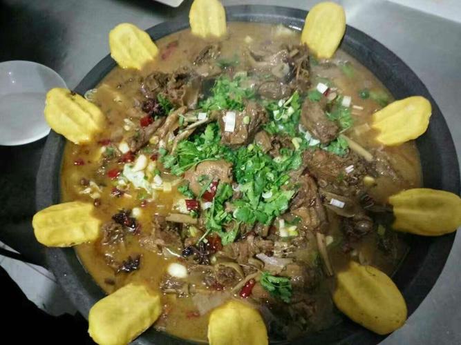 铁锅炖大鹅,每锅大鹅赠送四道精美凉菜