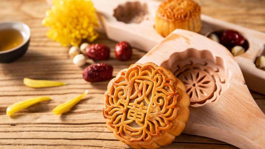 色泽金黄的中秋月饼