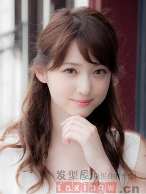 今天小编就为大家带来几款烫发和扎发发型,百变气质任你选,一起来看看