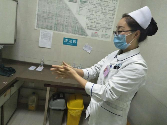 王小丽护士示范七步洗手法