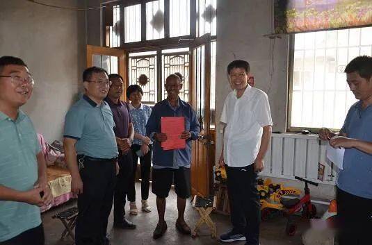 7月30日,在"八一"建军节来临之际,临沂市平邑县委常委,宣传部长张