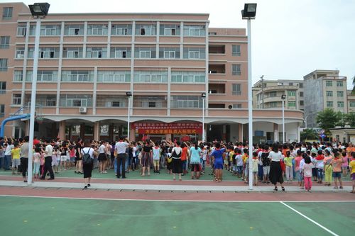 方正小学举行新少先队员入队仪式