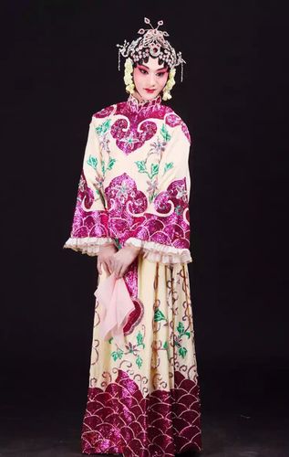 "男旦艺术"尹俊主题工笔画展预计明年底开展