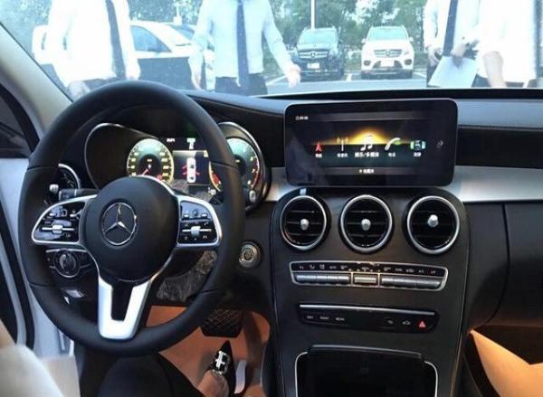 19款奔驰c260l到店实拍外观更大气内饰少了这个档次低了