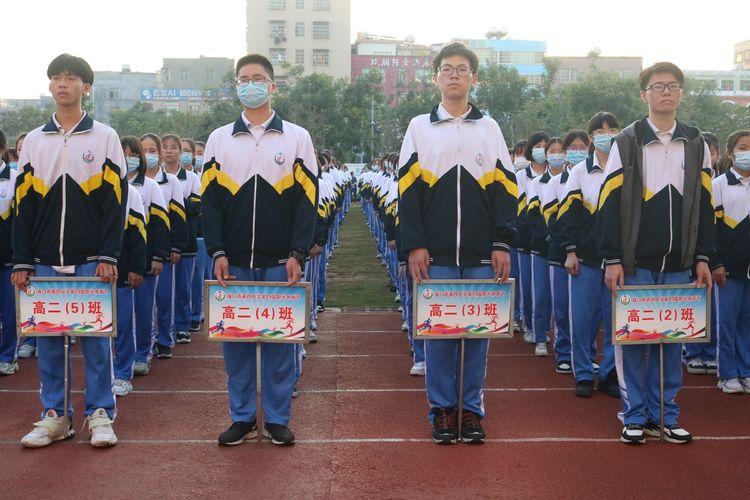 丑牛踏春至,吉时送福来,2021年2月22日上午7:30,海口四中高中部师生