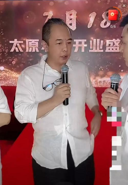 张铁林惊魂未定,从未见过如此热闹场面