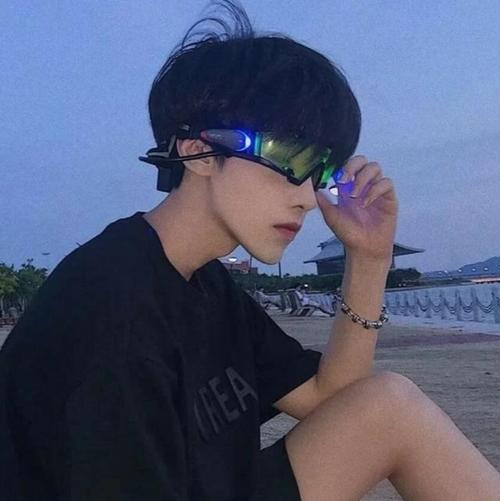 男生冷酷遮脸头像真人