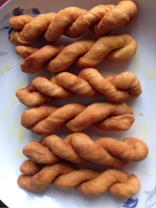 吃货小吃二～～小麻花儿