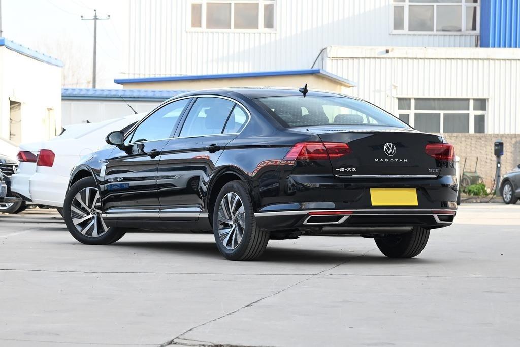 解读大众迈腾gte车长近4米9油耗14l2379万起值得买吗