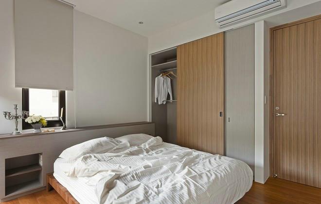 卧室内嵌入式衣柜安装单扇推拉隐形门装修效果图