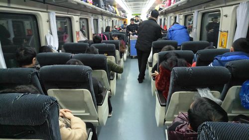 2月2日k6589列车上的车厢,3张图片一组,请问这些 都是 软座 座位吗?