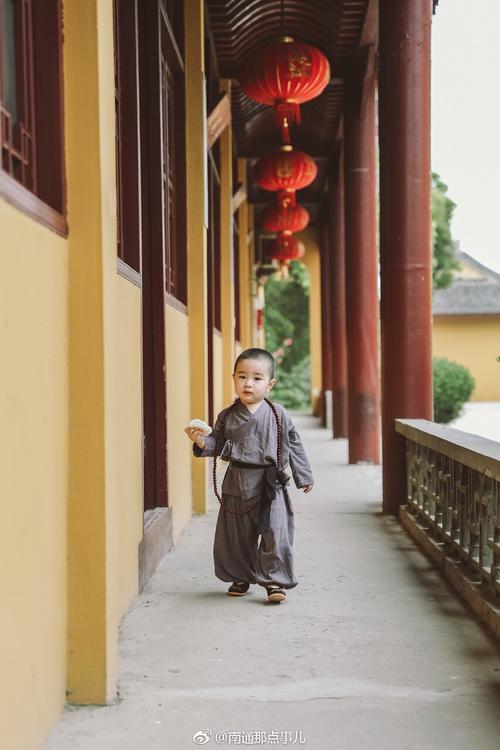 投稿如东国清寺小和尚的照片,太萌啦( )