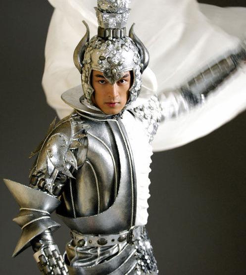 这是我们熟悉的飞蓬将军,胡歌把这个角色演绎的入木三分,相信他是许多