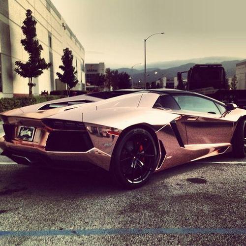 微信关注,超跑密探,试驾超跑!