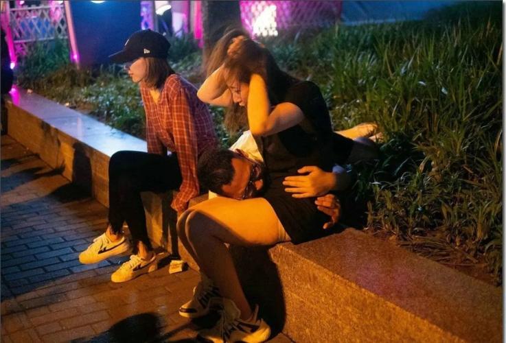 那个喝醉酒的美女惨了