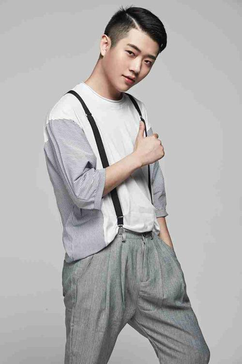 浩南,在直播间cfer们喜欢叫他"南哥,团长".