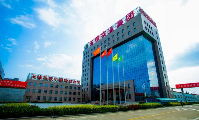 童泰公司是全国最大的婴幼儿服饰及用品研发生产基地,有世界上最大的