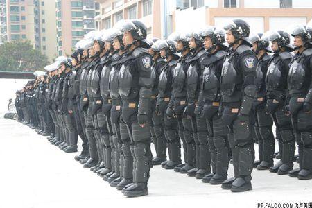 深圳特警的精良装备