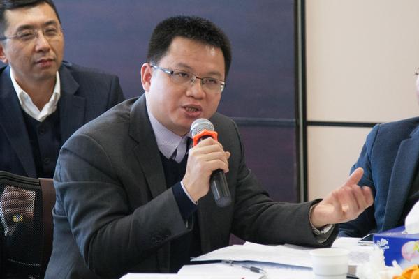 第二期高级研修班学员代表袁建军律师作主题发言