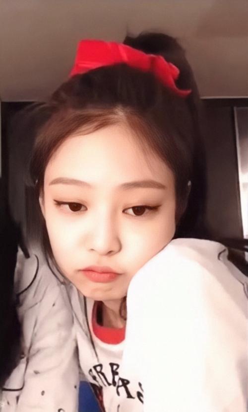 提名 金智妮jennie 简介(这组当壁纸修叭 截正方形我们妮妮就没有头发