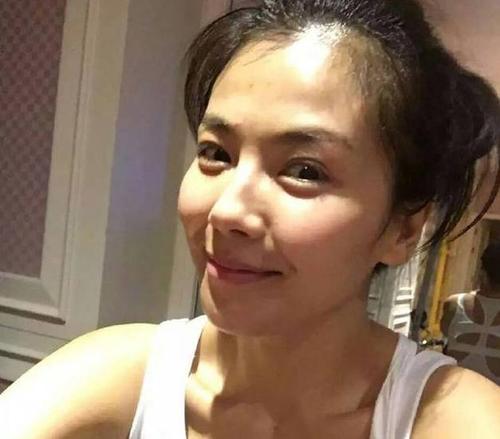 女星素颜健身照:刘涛痘痘多,关晓彤似摆拍,范冰冰素颜