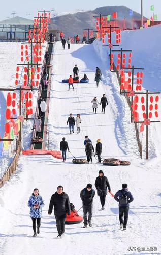 狼牙山滑雪场入冬以后,便开始期待着可以下雪,虽然2018年的易县没有盼
