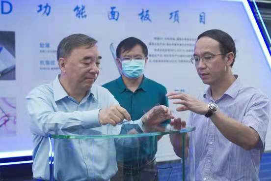 郑俊龙副董事长介绍公司产品