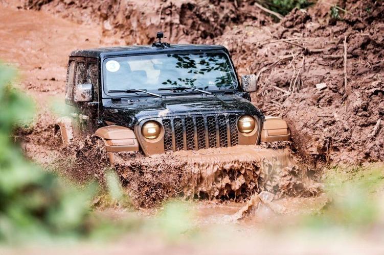 jeep撒哈拉版越野怎么样牧马人撒哈拉四门