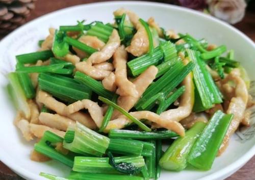 美食推荐:芹菜炒肉丝,酱炖豆腐,蚝油生菜,鱼胶莲子炖