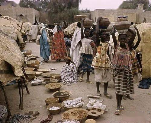 另外,马里的教育现状也很不乐观,54%的马里人为文盲.