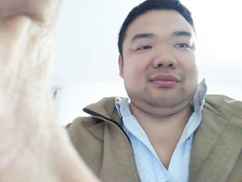 我这个难看的大胖子到底该不该去参加粉丝见面会?