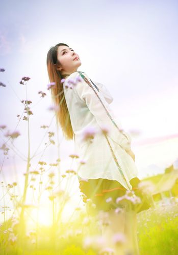 气质美女唯美意境逆光小清新写真_清纯美女_美桌网