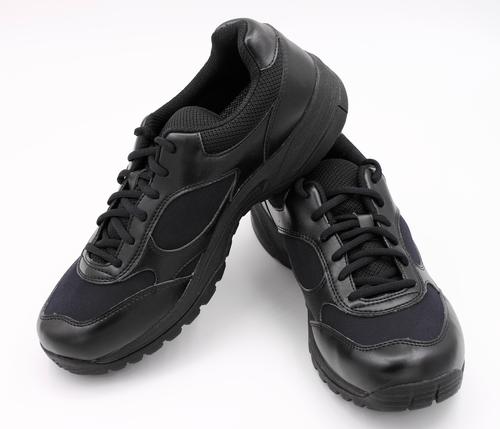 【详细说明】  新款警用执勤鞋替代传统执勤皮鞋和训练胶鞋,具备二