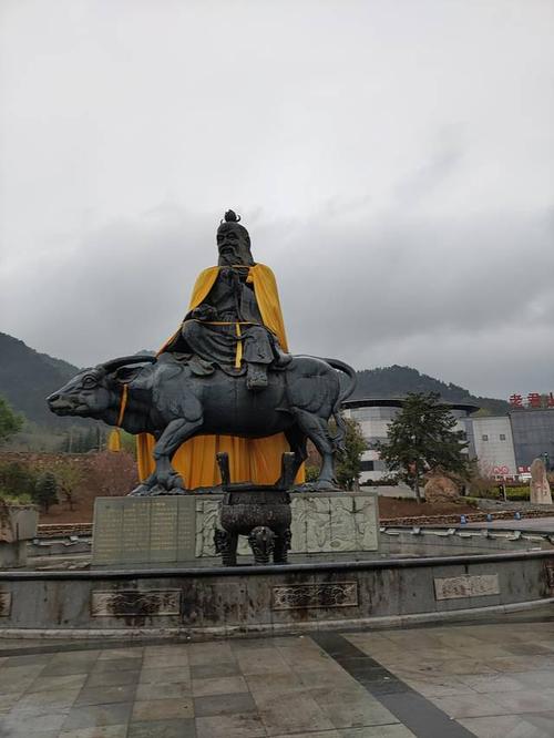 大门口太上老君石像