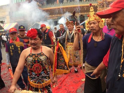 「乩童」的英文怎麼说?