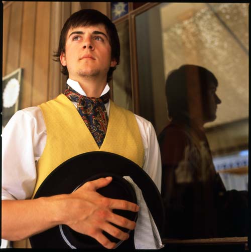 服装店男店员肖像