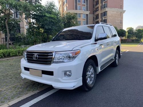 2015款 丰田兰德酷路泽4500d 柴油版 v8 白色米内