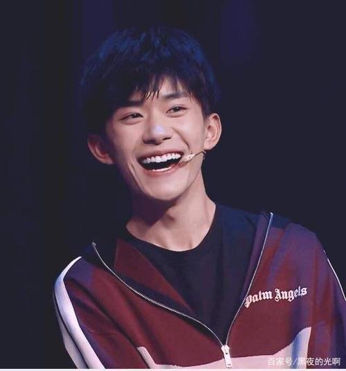 沉沦了,易烊千玺的微笑