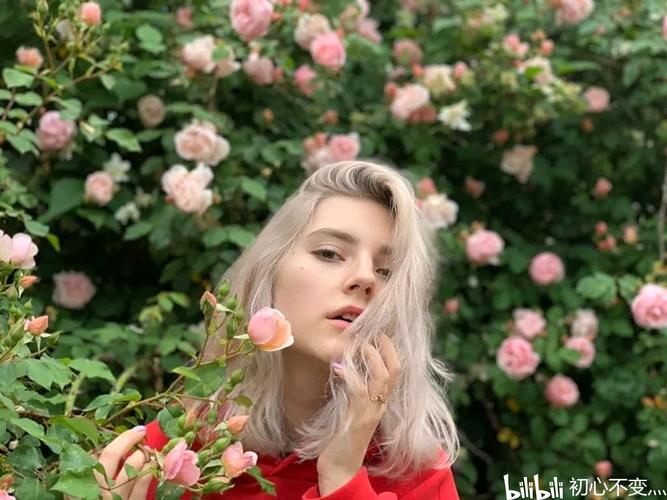 伊娃埃尔菲evaelfie靠才色双馨走红于业界的后起之秀英雄联盟拉克丝