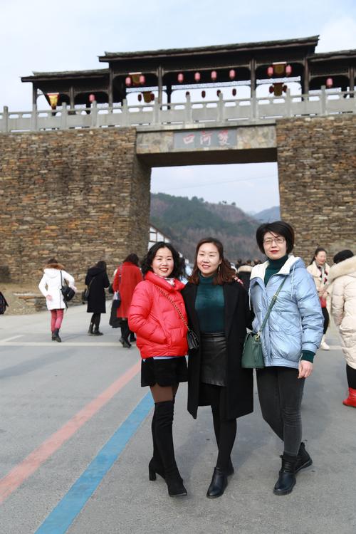 汉阴健康快乐群一行7车35人,在庆冬至活动之余,自驾游玩双河口古镇