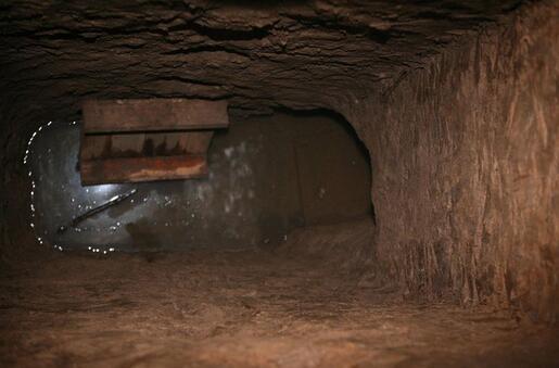 清代将军墓被盗-古钱币玉器等文物失窃