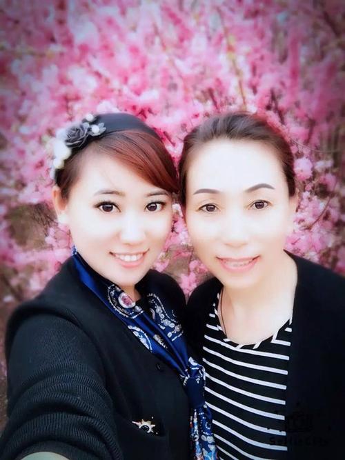 公布最幸运的"连相"娘俩儿