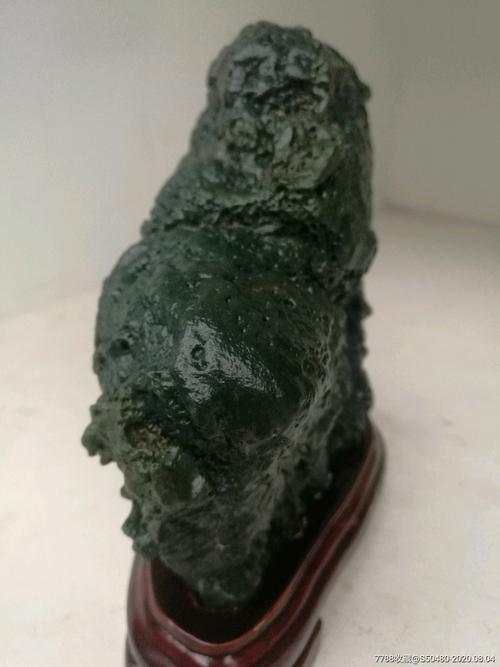 内蒙阿拉善戈壁彩玉石天然象形石绿碧玉狮子