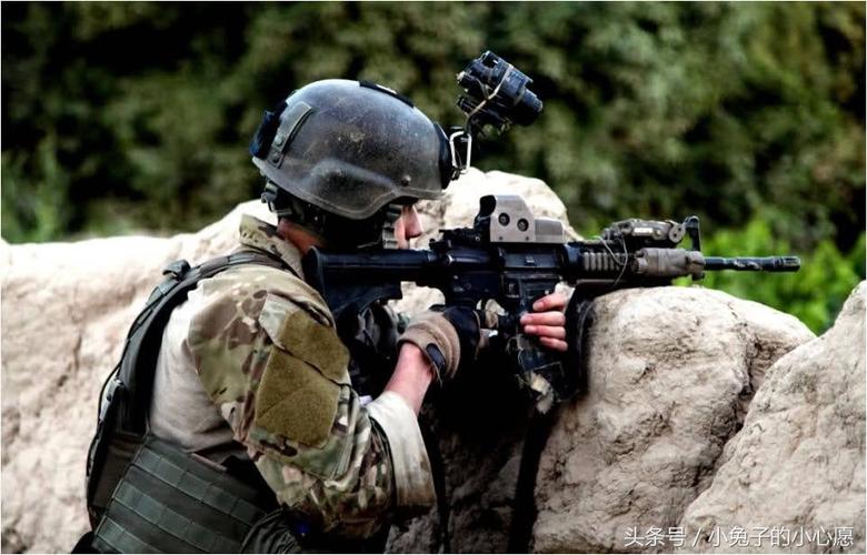 盘点美军ar步枪战术附件 瞄准镜和红外激光指示器