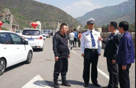 临汾市公安局党委委员,交警支队长高岭督导检查乡宁"五一"小长假交通