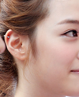 耳洞怎么这样了 好久没带耳钉了 我的好几年不带也不会长没了的 最近