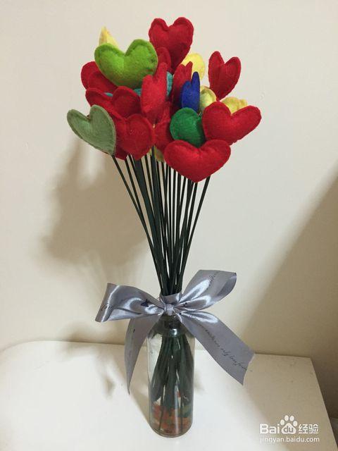 怎样做出好看的不织布心形花束?