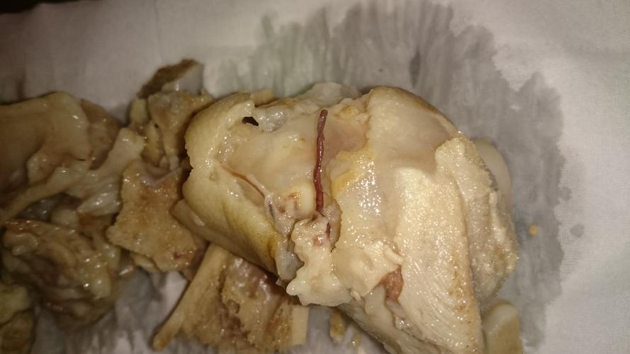 猪蹄煮熟后里有暗紫色血管,很恶心,是不是病猪啊?